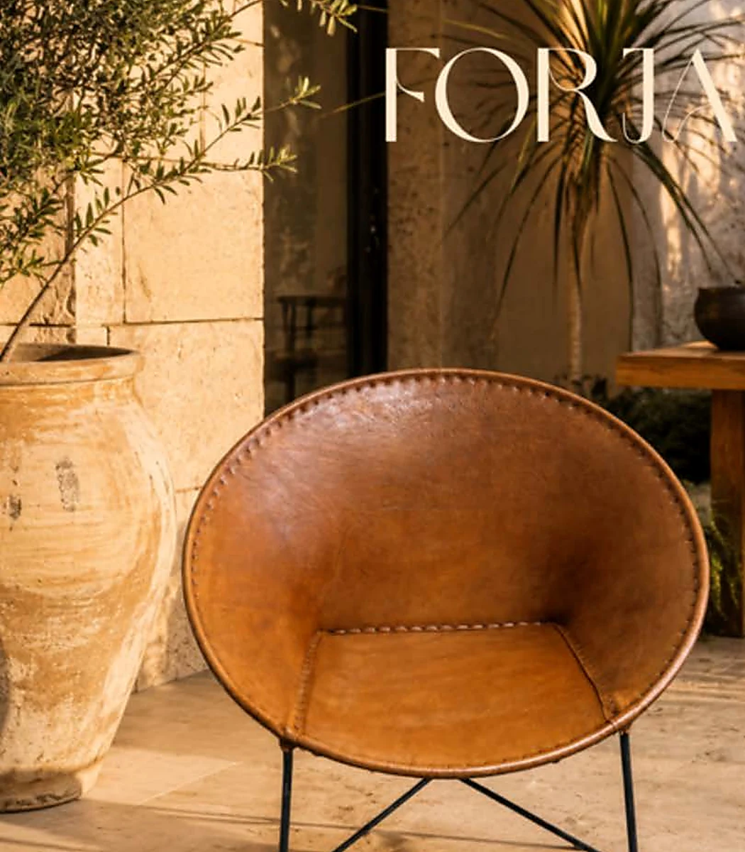 Silla contemporánea de piel y herrería